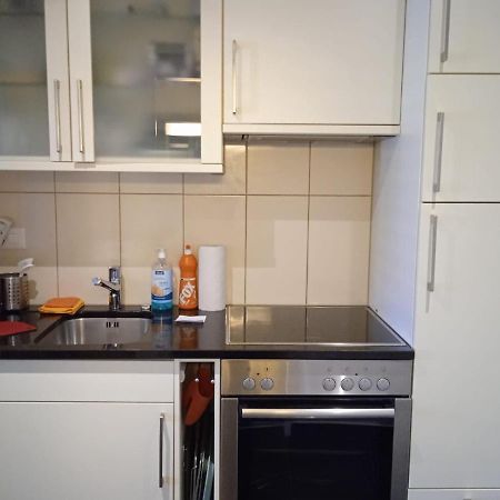 Studio Flat In The Heart Of Zug, Ideal For Solo Travellers Lägenhet Exteriör bild