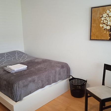 Studio Flat In The Heart Of Zug, Ideal For Solo Travellers Lägenhet Exteriör bild