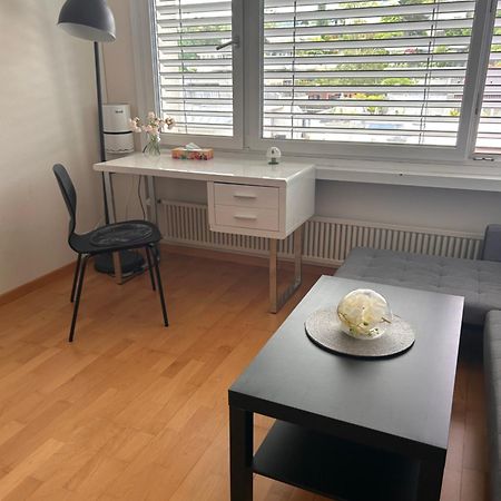 Studio Flat In The Heart Of Zug, Ideal For Solo Travellers Lägenhet Exteriör bild