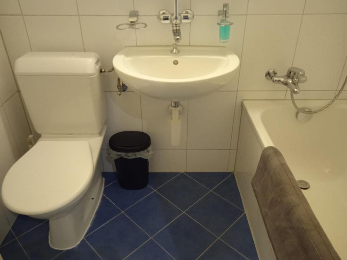 Studio Flat In The Heart Of Zug, Ideal For Solo Travellers Lägenhet Exteriör bild