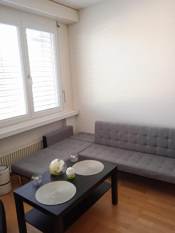 Studio Flat In The Heart Of Zug, Ideal For Solo Travellers Lägenhet Exteriör bild