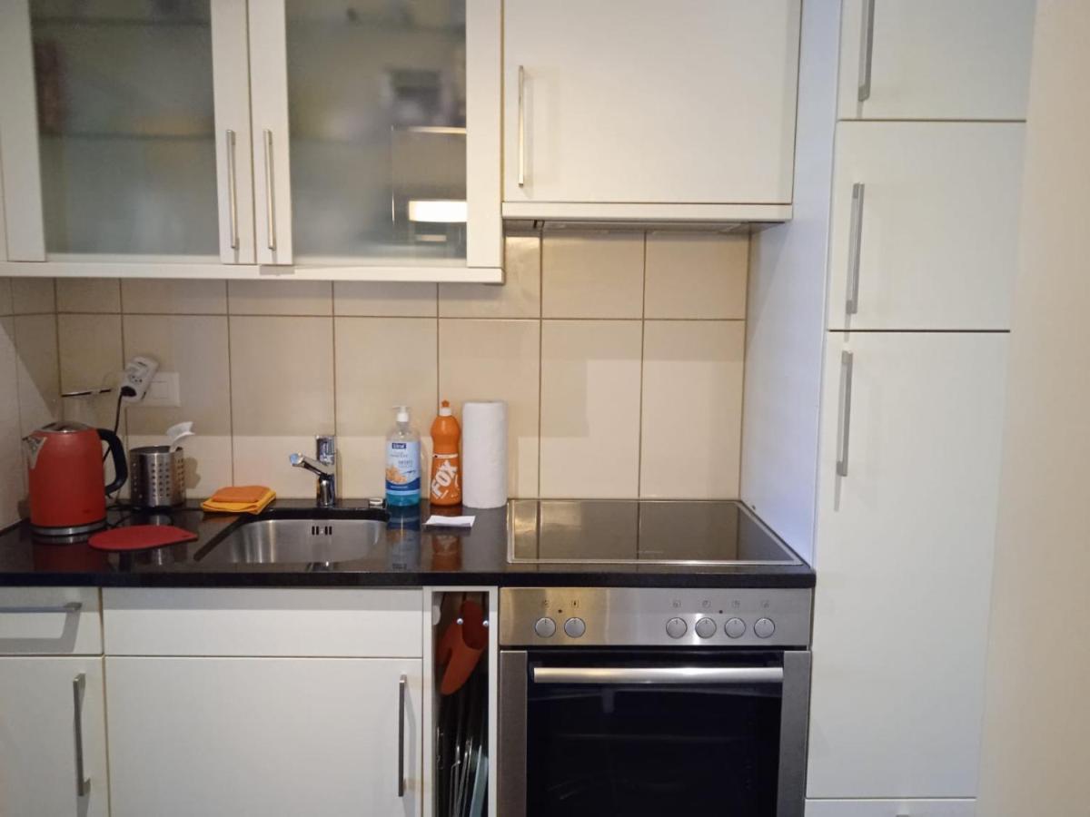 Studio Flat In The Heart Of Zug, Ideal For Solo Travellers Lägenhet Exteriör bild