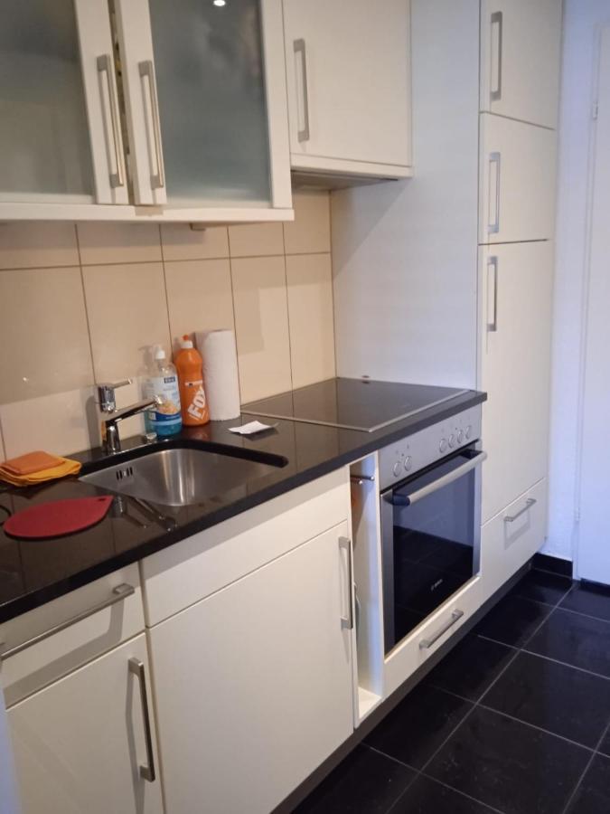 Studio Flat In The Heart Of Zug, Ideal For Solo Travellers Lägenhet Exteriör bild