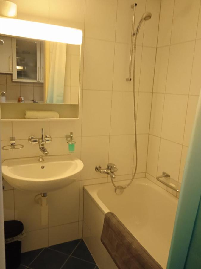 Studio Flat In The Heart Of Zug, Ideal For Solo Travellers Lägenhet Exteriör bild