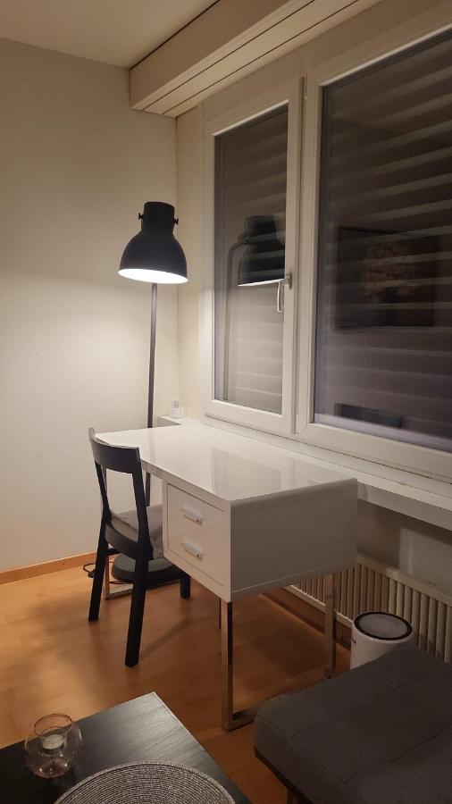 Studio Flat In The Heart Of Zug, Ideal For Solo Travellers Lägenhet Exteriör bild